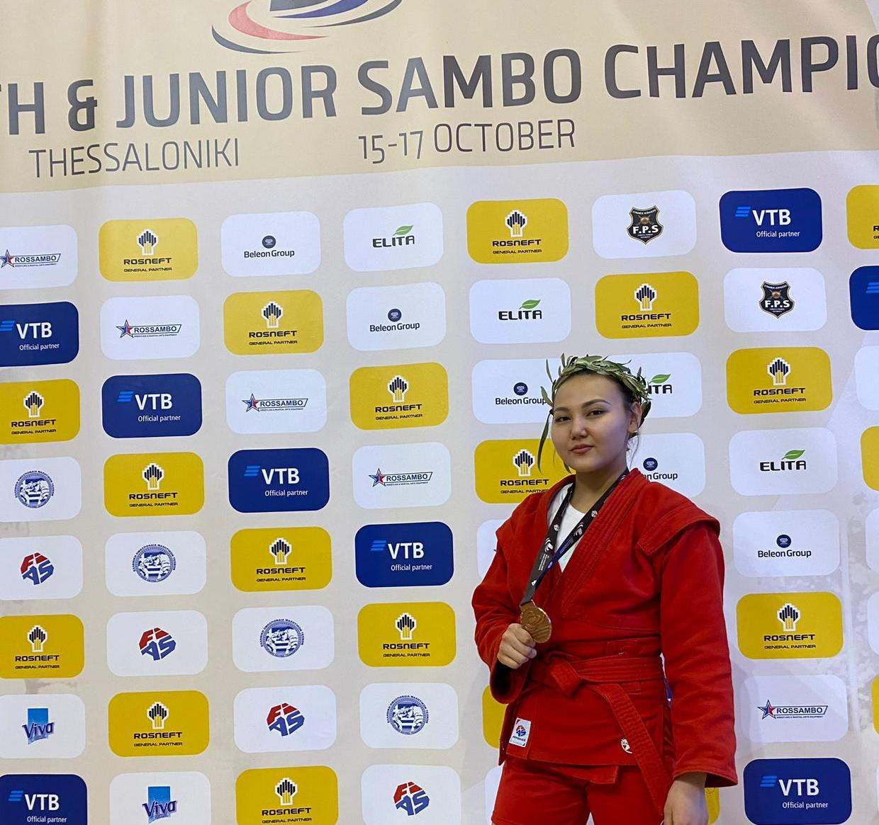 Студентка группы Т-19-2 специальности «Туризм» Сатова Аружан завоевала бронзу на Молодежном первенстве мира по самбо 