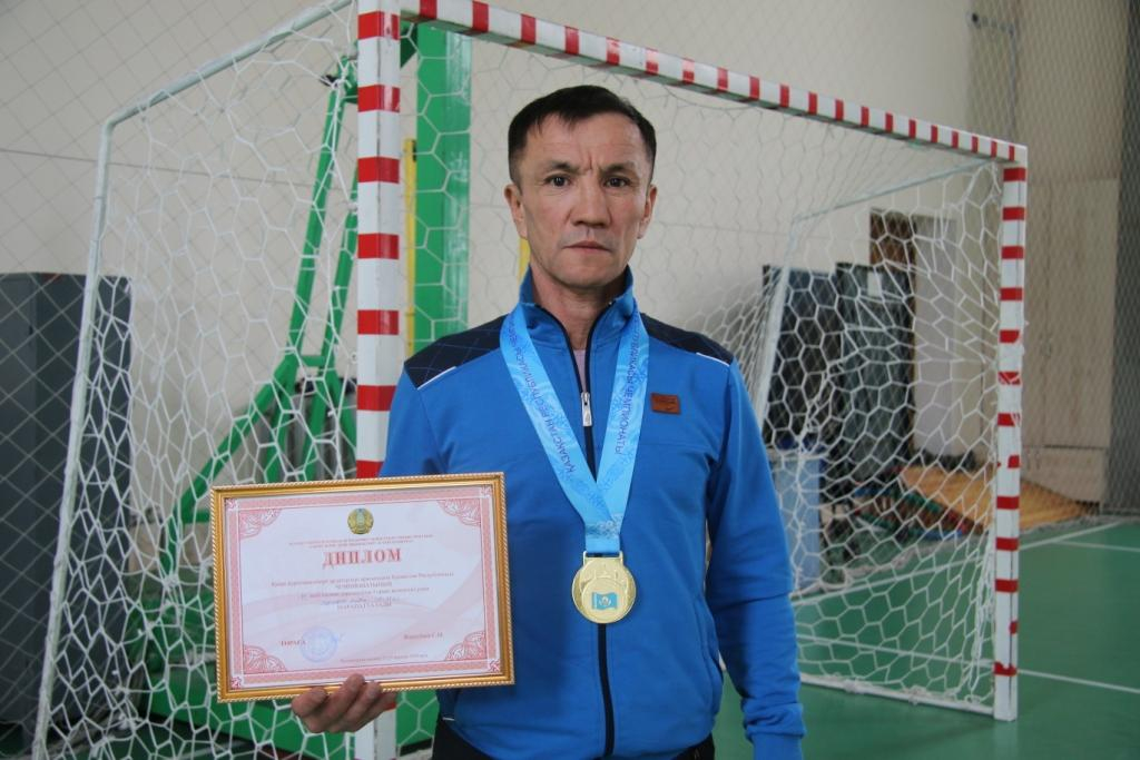 Золотая медаль и титул чемпиона Республики Казахстан по қазақша күрес