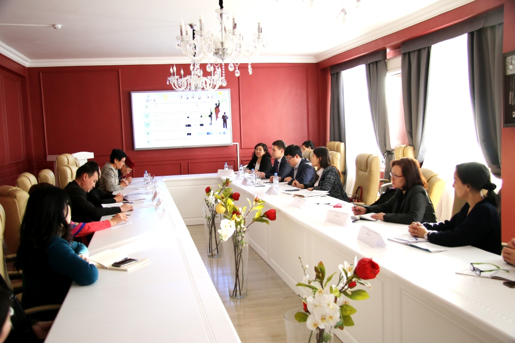 Круглый стол посвященный реализации 5 социальных инициатив Президента Республики Казахстан