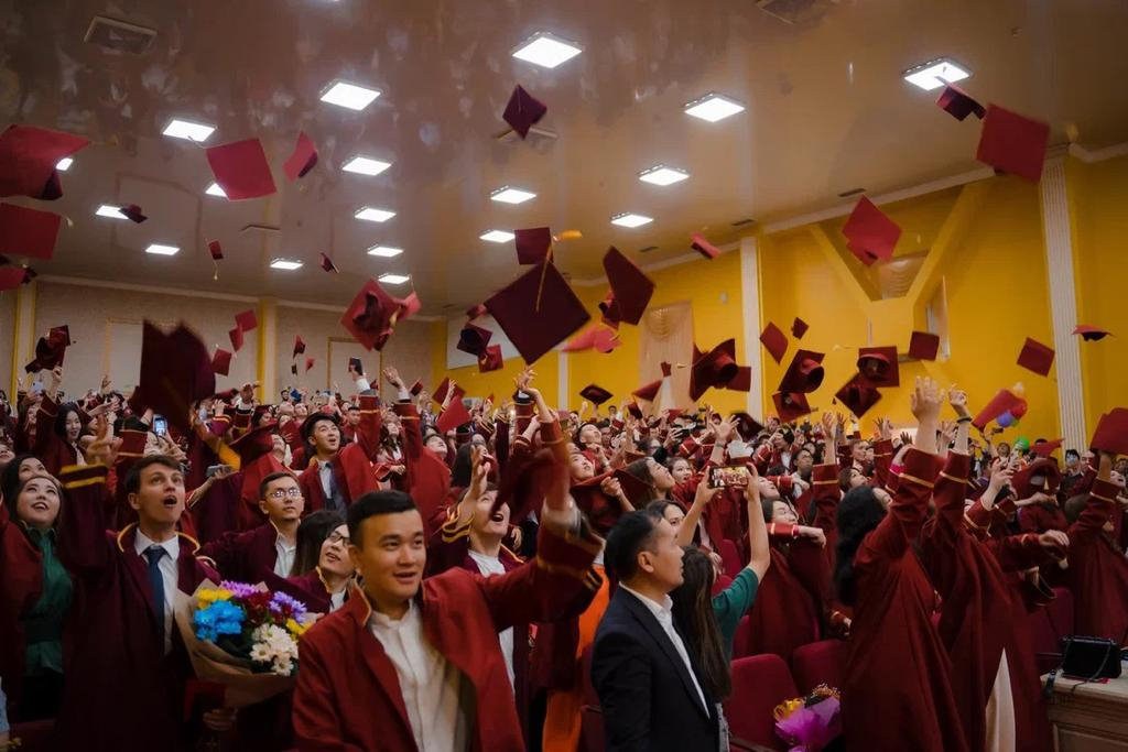 В университете «Туран-Астана» прошло торжественное вручение дипломов выпускникам 2022 года.