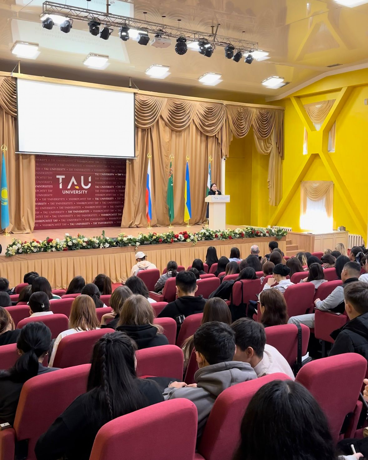 2023 жылдың 12 қыркүйегінде "Тұран-Астана" университетінде 1 курс студенттері арасында құқықтық және рухани-адамгершілік тәрбие бойынша кездесу өтті.