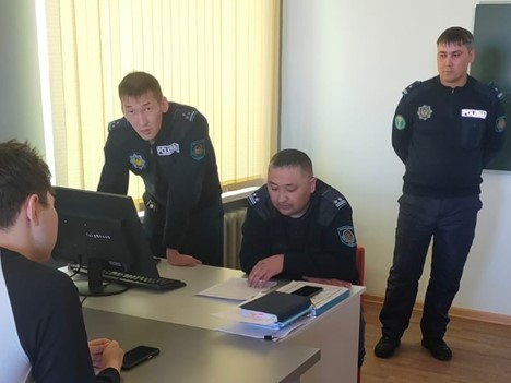 Жергілікті полиция қызметінің ювеналды полиция қызметкерлерінің